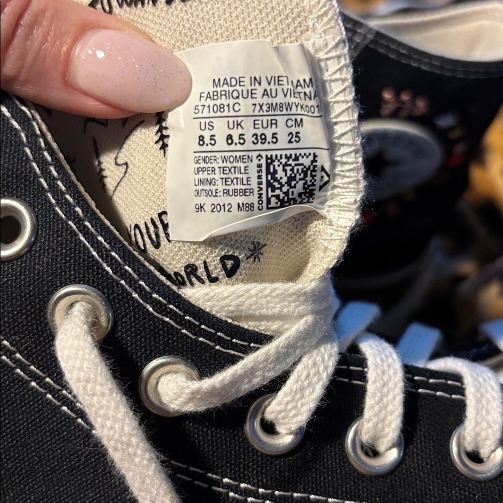 NWOT It’s okay to wander Converse Black High-Top Sneakers with Embroidery - Picture 10 of 10